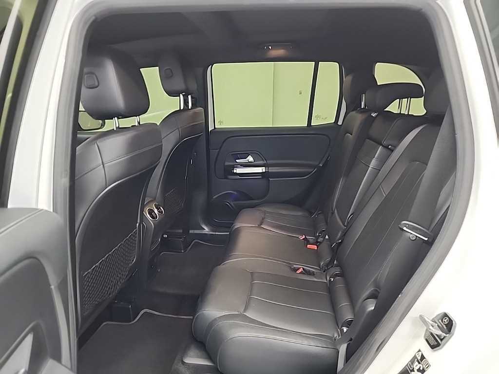 Mercedes Benz GLB Class - Vista 12