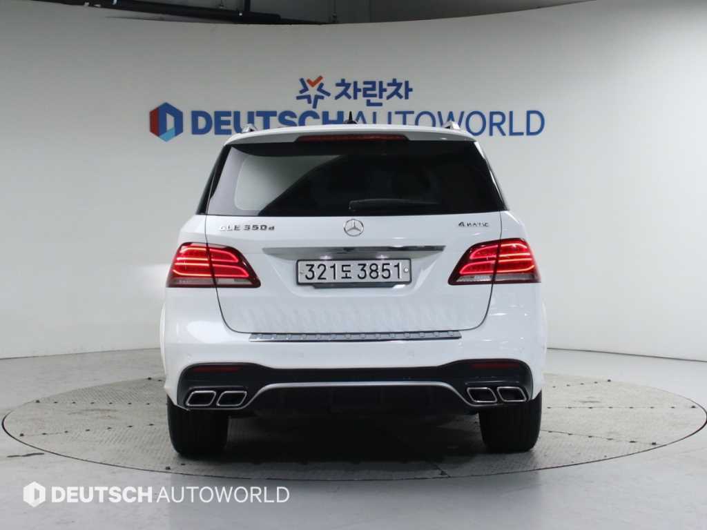 Mercedes Benz GLE Class - Vista 4