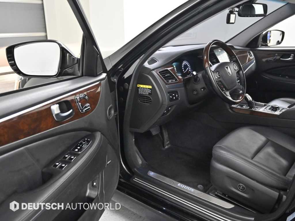 HYUNDAI Equus - Vista 11