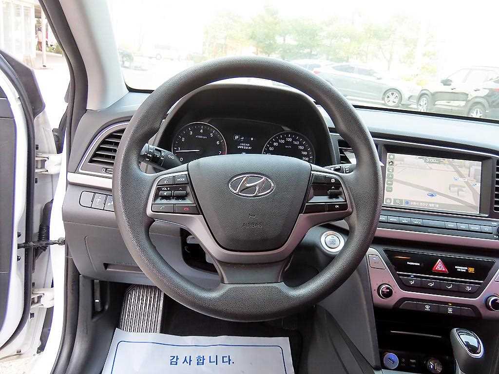 HYUNDAI Avante - Vista 8