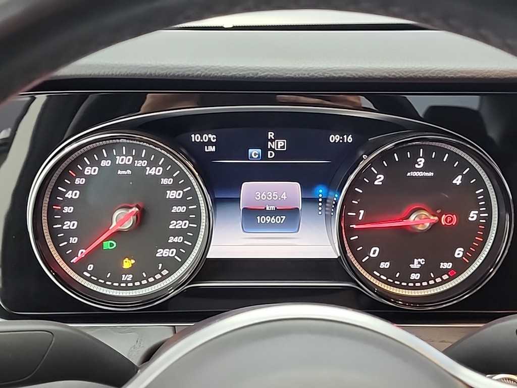 Mercedes Benz E class - Vista 4