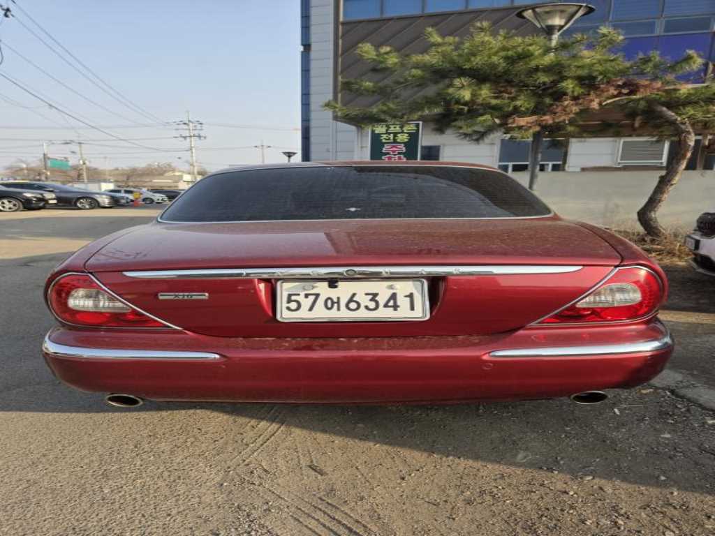 Jaguar XJ - Vista 4