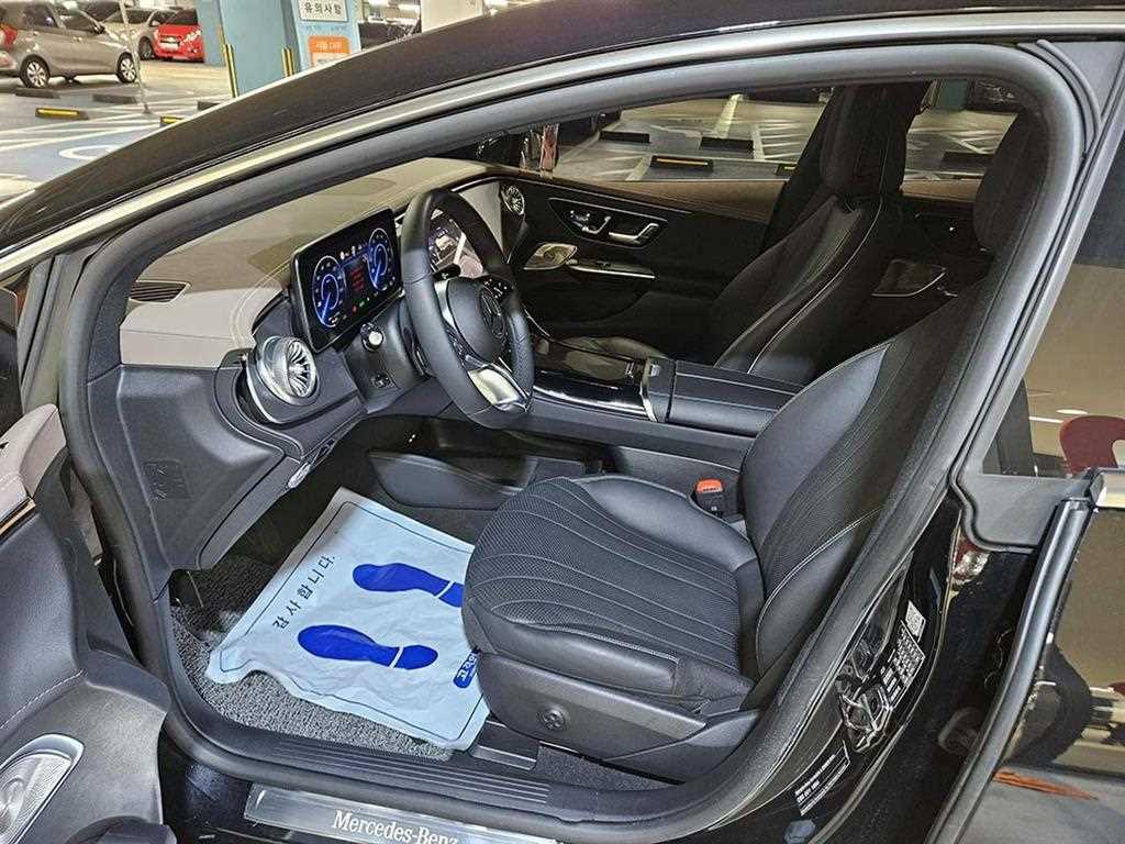 Mercedes Benz EQE - Vista 7