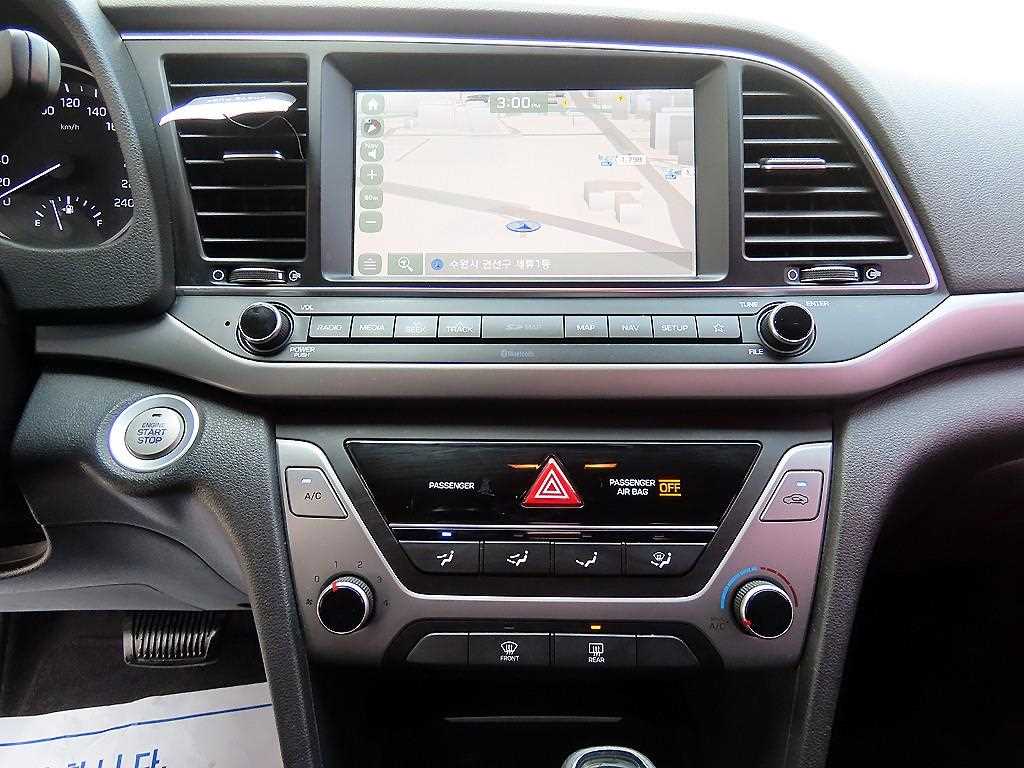 HYUNDAI Avante 2018 Blanco - Importación desde Corea - HF Imports Iquique - Foto 13