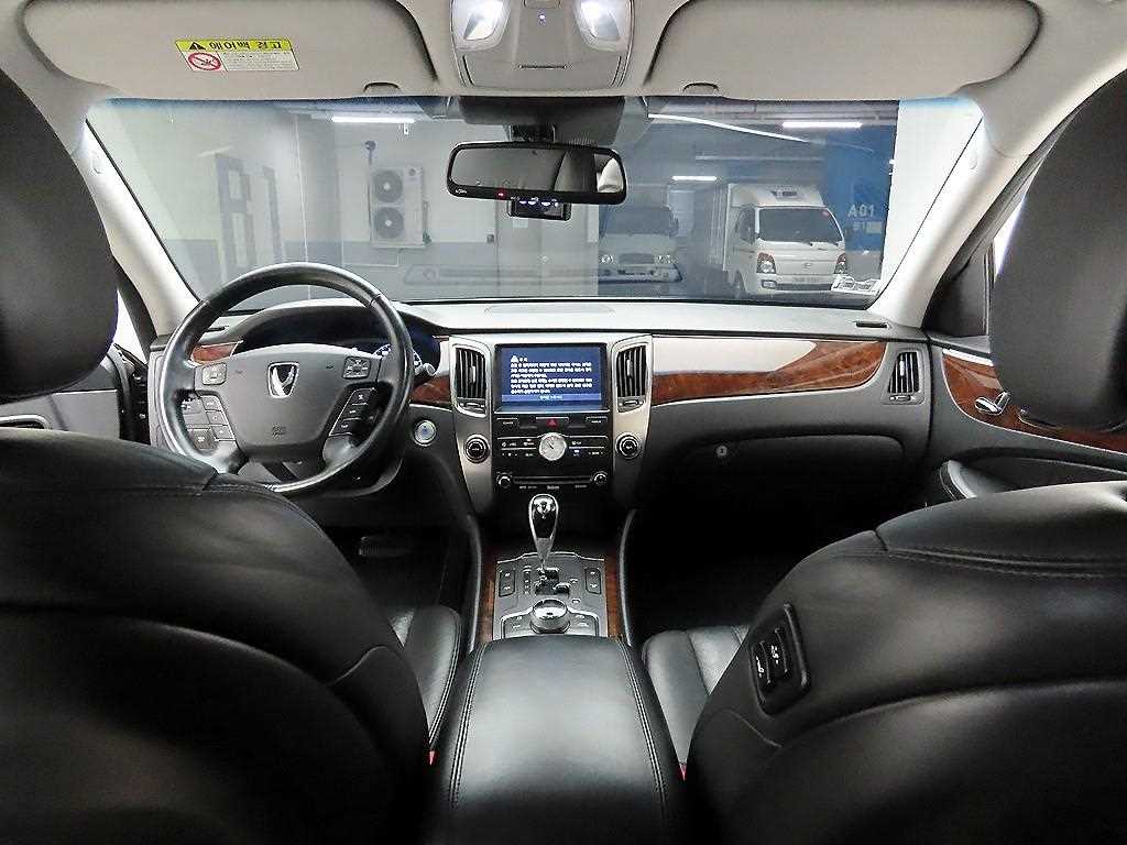 HYUNDAI Equus - Vista 8