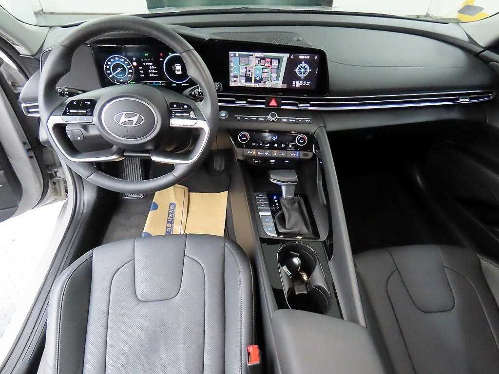 HYUNDAI Avante - Vista 7