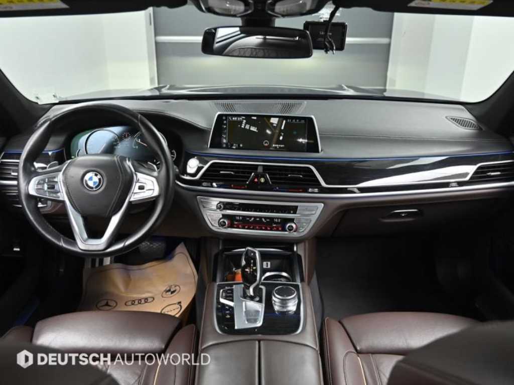 BMW 7 Series - Vista 8