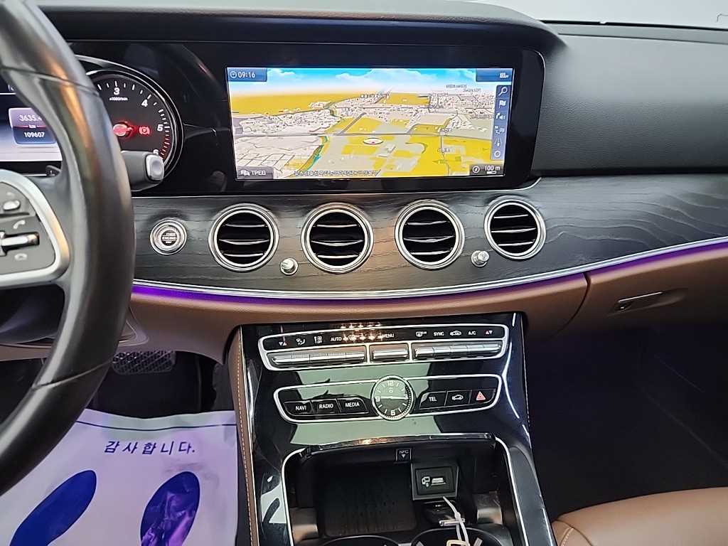 Mercedes Benz E class - Vista 7