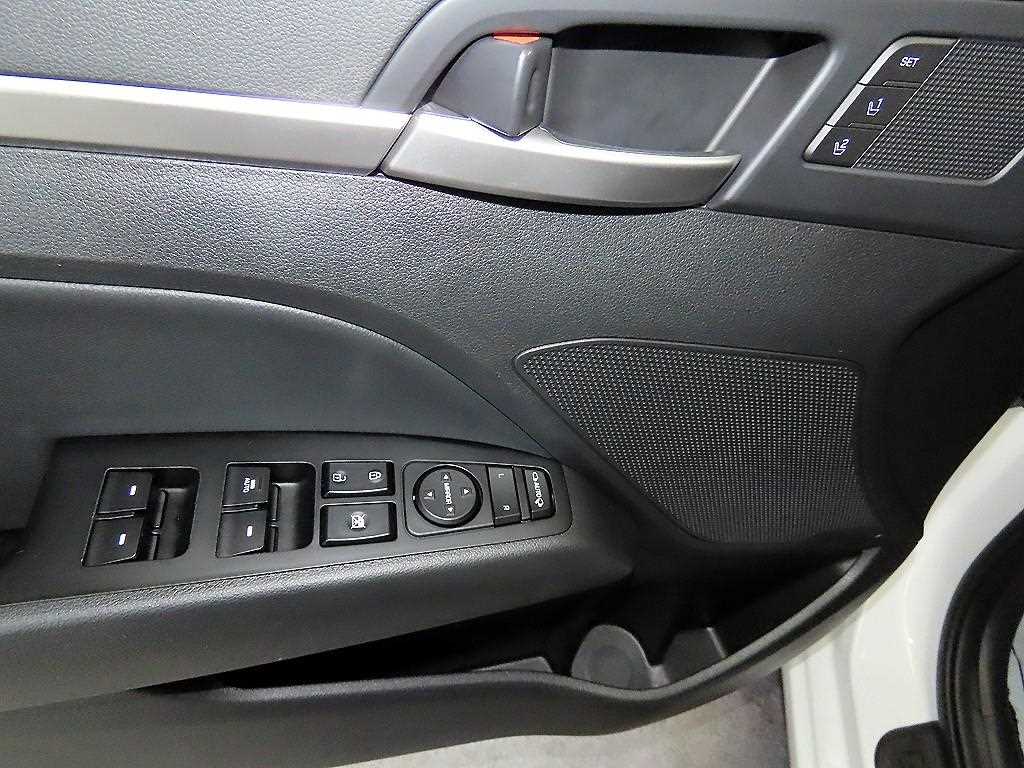 HYUNDAI Avante 2019 Blanco - Importación desde Corea - HF Imports Iquique - Foto 13