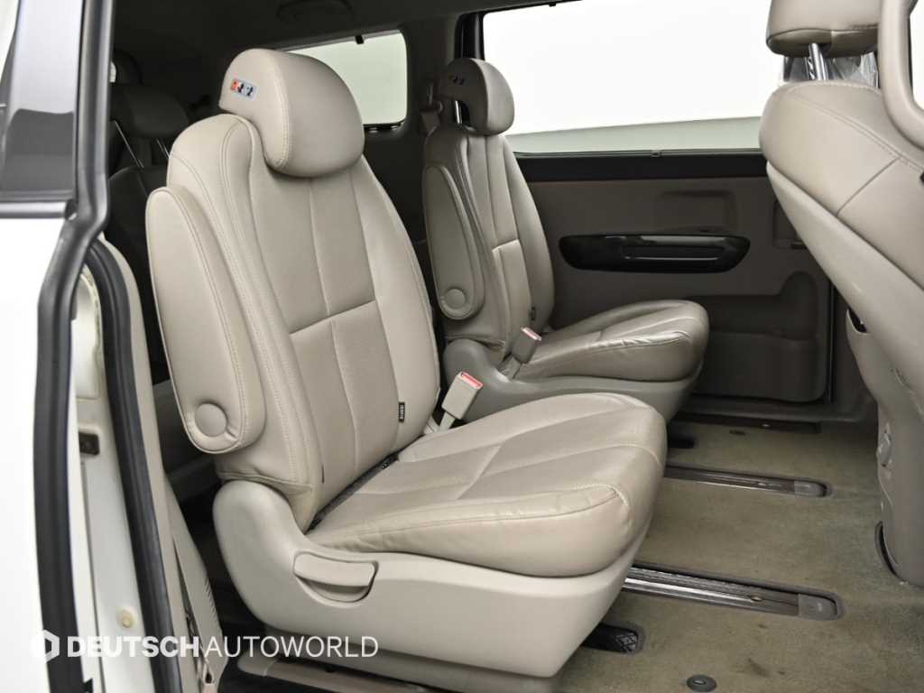 KIA Carnival - Vista 12