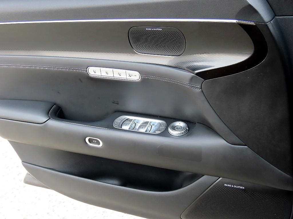 Genesis G90 - Vista 11