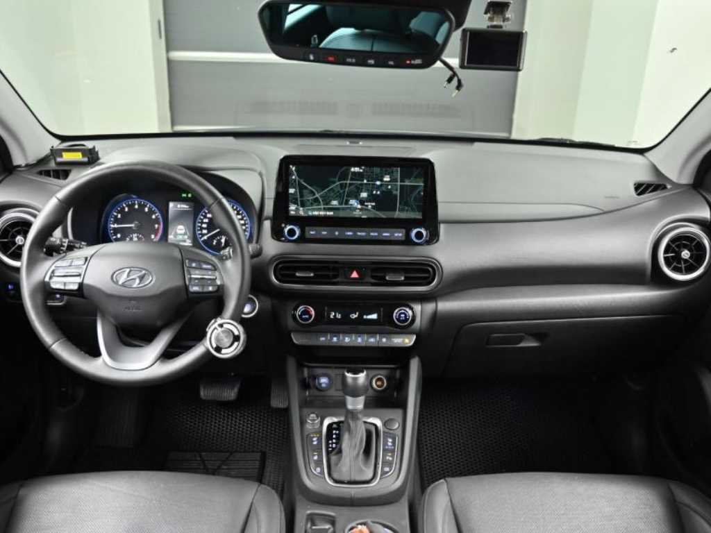 HYUNDAI Kona - Vista 7