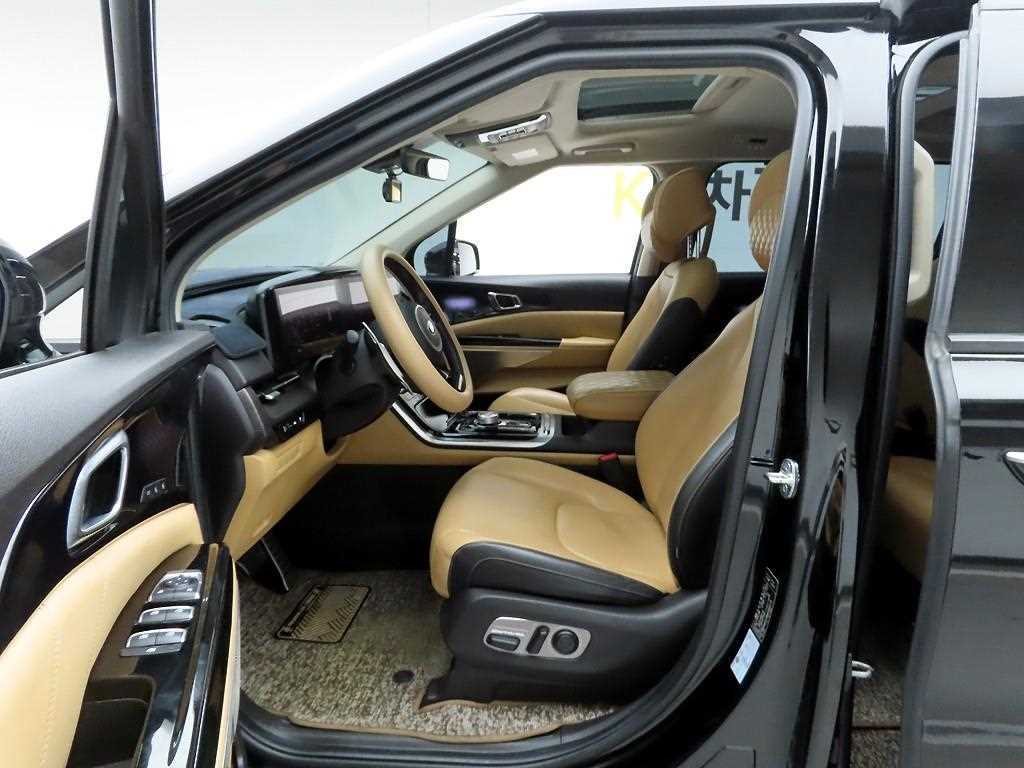 KIA Carnival - Vista 11