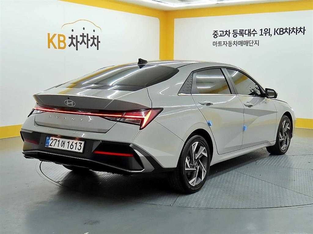 HYUNDAI Avante - Vista 4