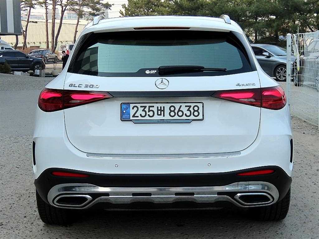 Mercedes Benz GLC Class - Vista 4