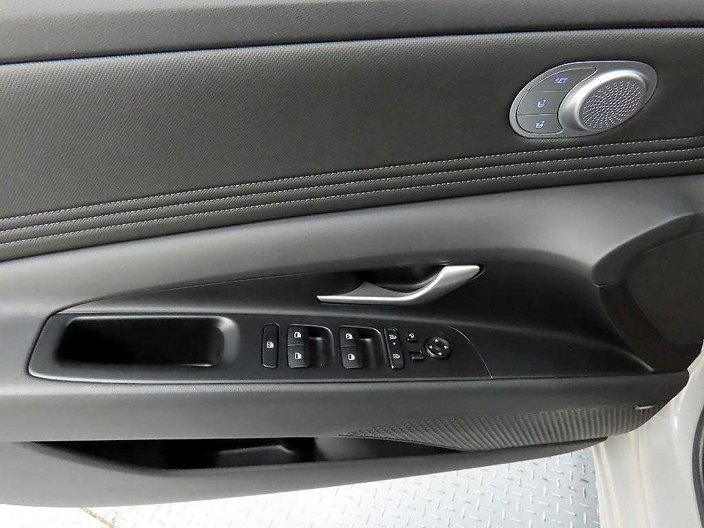 HYUNDAI Avante - Vista 11