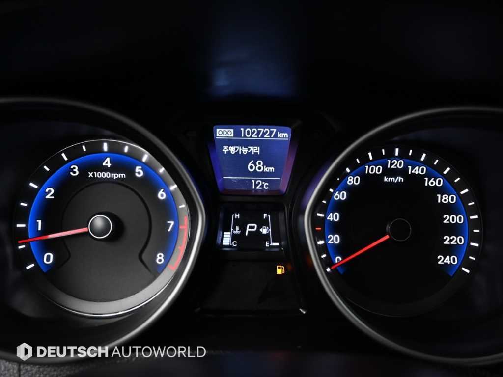 HYUNDAI i30 - Vista 8