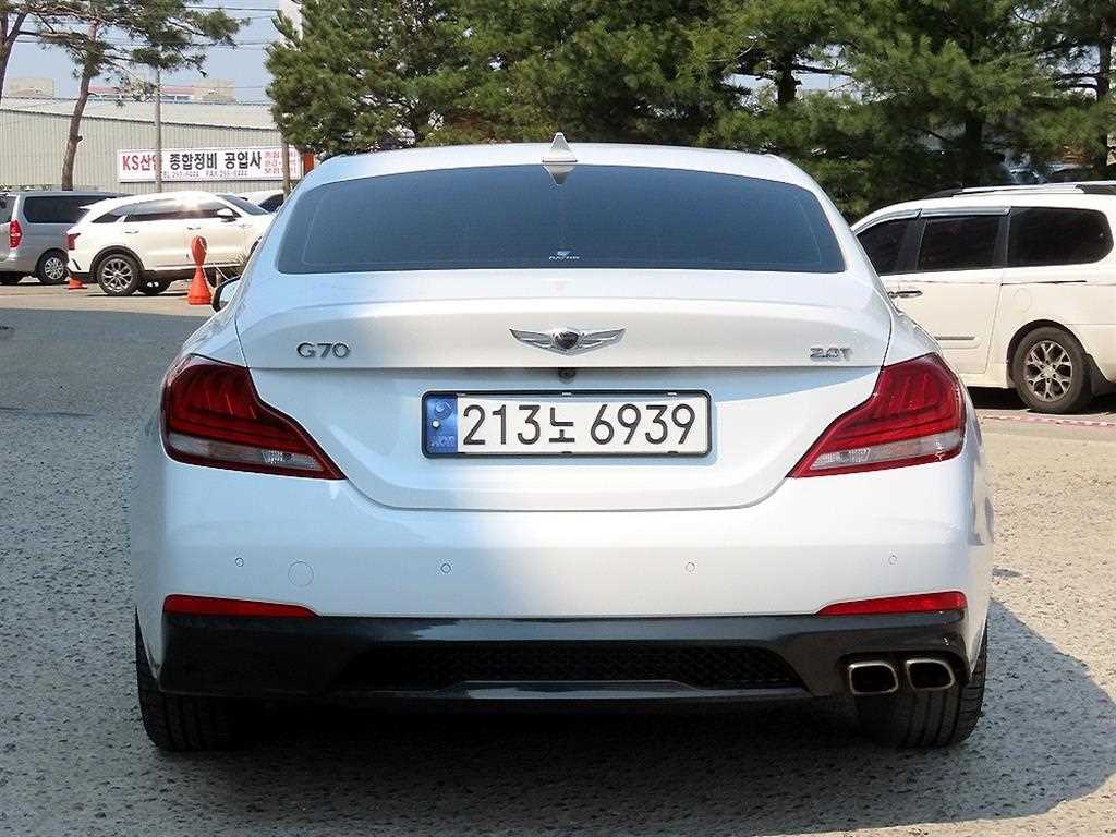 Genesis G70 - Vista 4