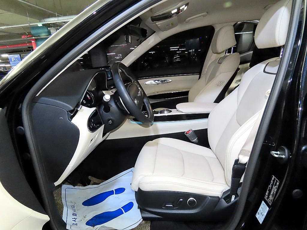 Genesis GV70 - Vista 6