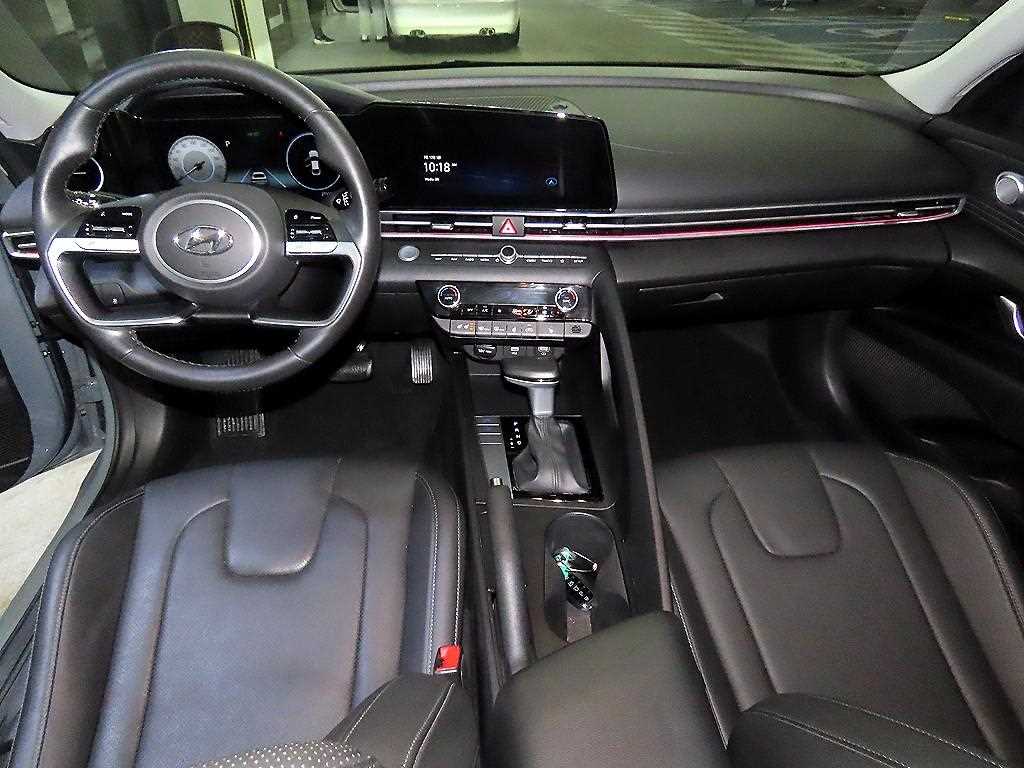 HYUNDAI Avante - Vista 10