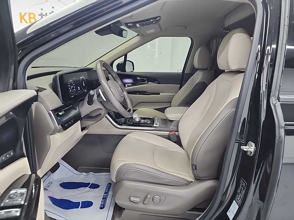 KIA Carnival - Vista 11