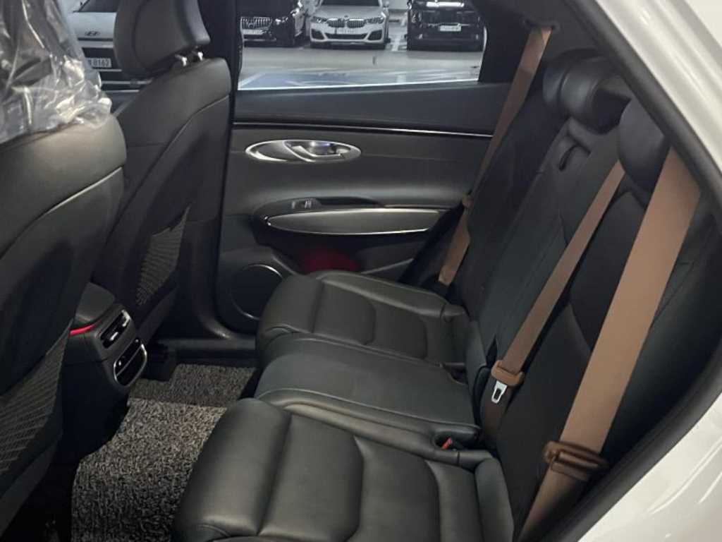 Genesis GV70 - Vista 8