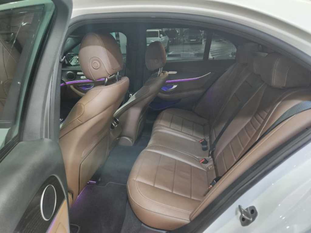 Mercedes Benz E class - Vista 7