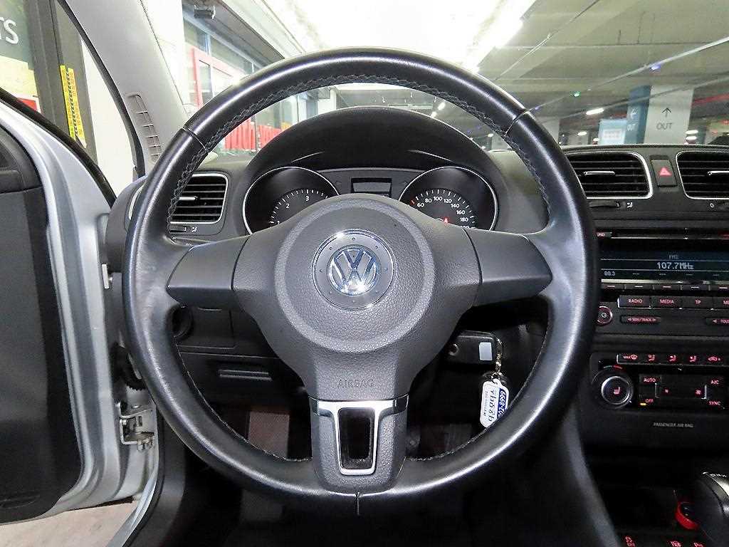 Volkswagen Golf - Vista 8