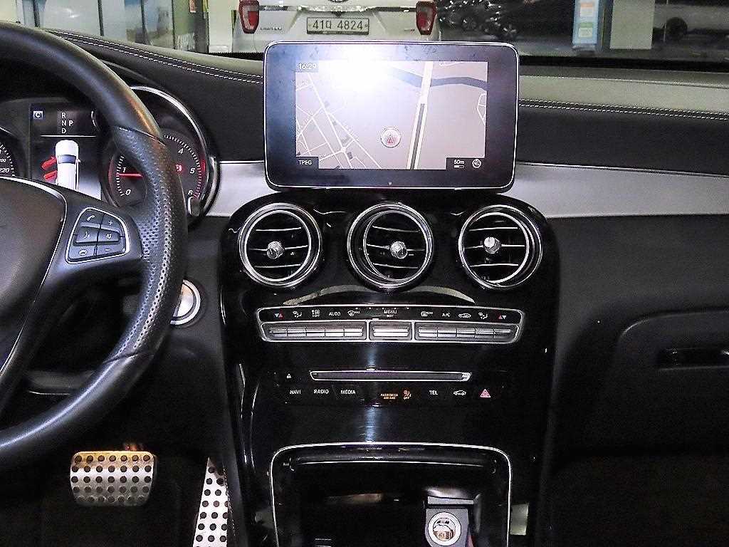 Mercedes Benz GLC Class - Vista 11