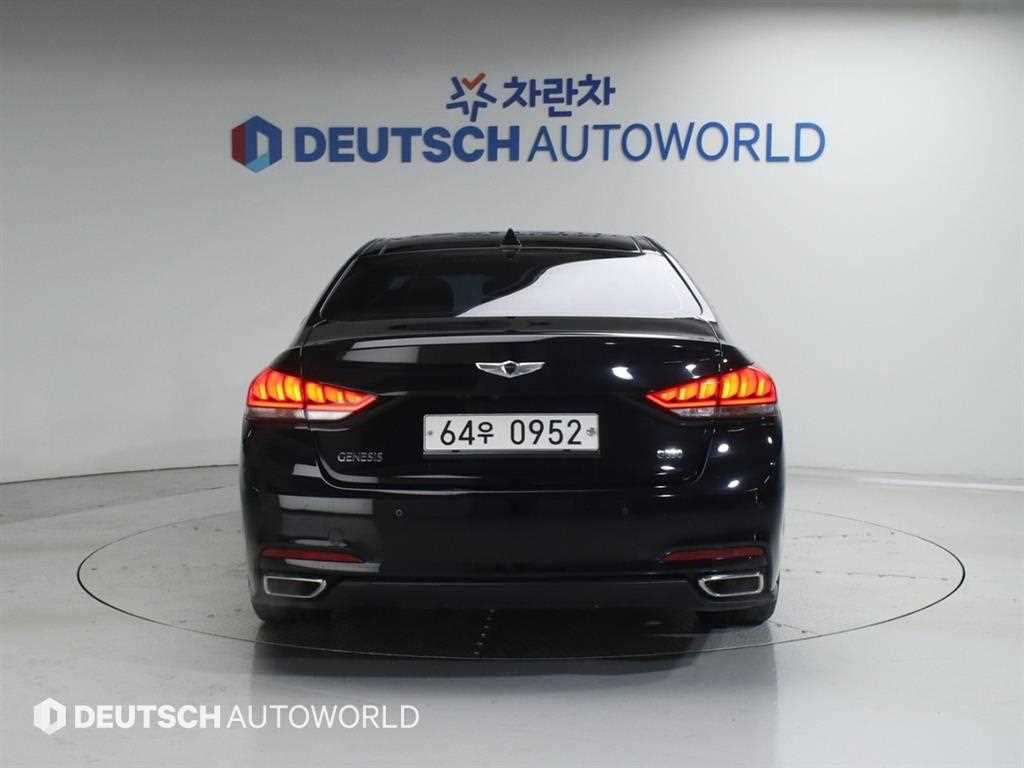 HYUNDAI Genesis - Vista 4