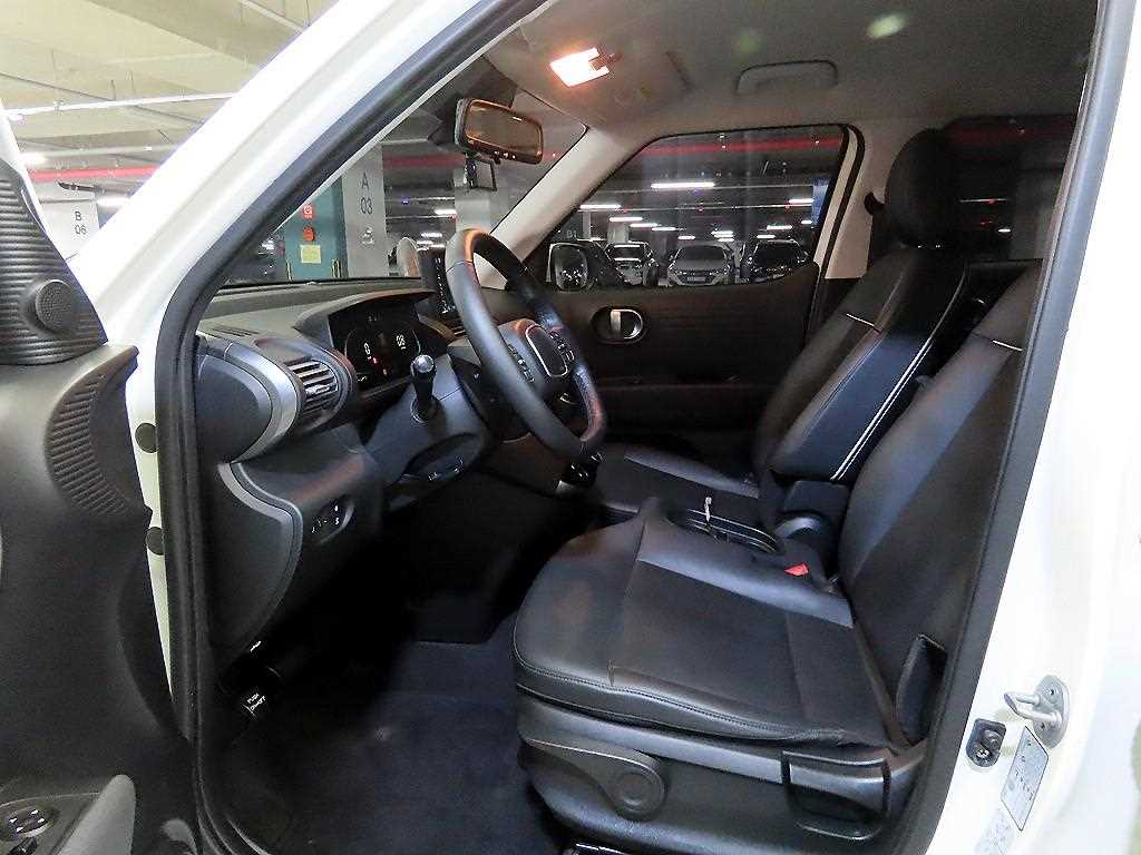 HYUNDAI Casper - Vista 6