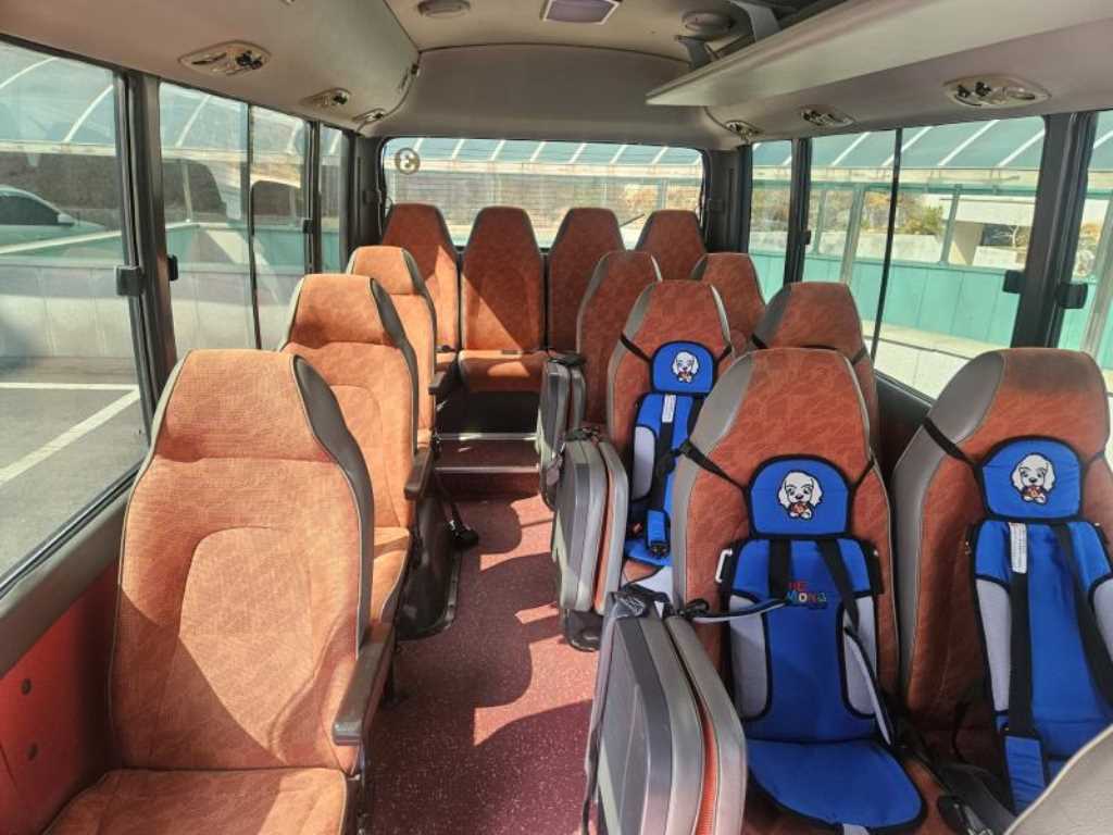 medium and large bus Hyundai bus - Vista 8