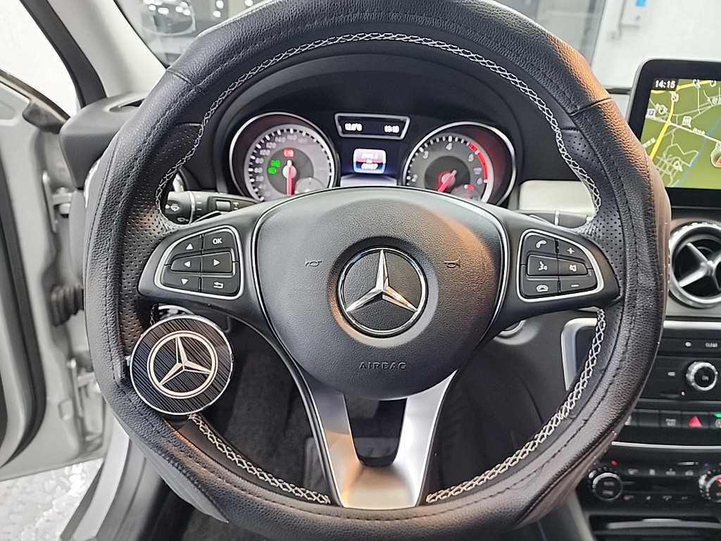 Mercedes Benz GLA Class - Vista 9