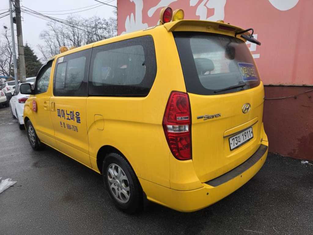 HYUNDAI Starex - Vista 4