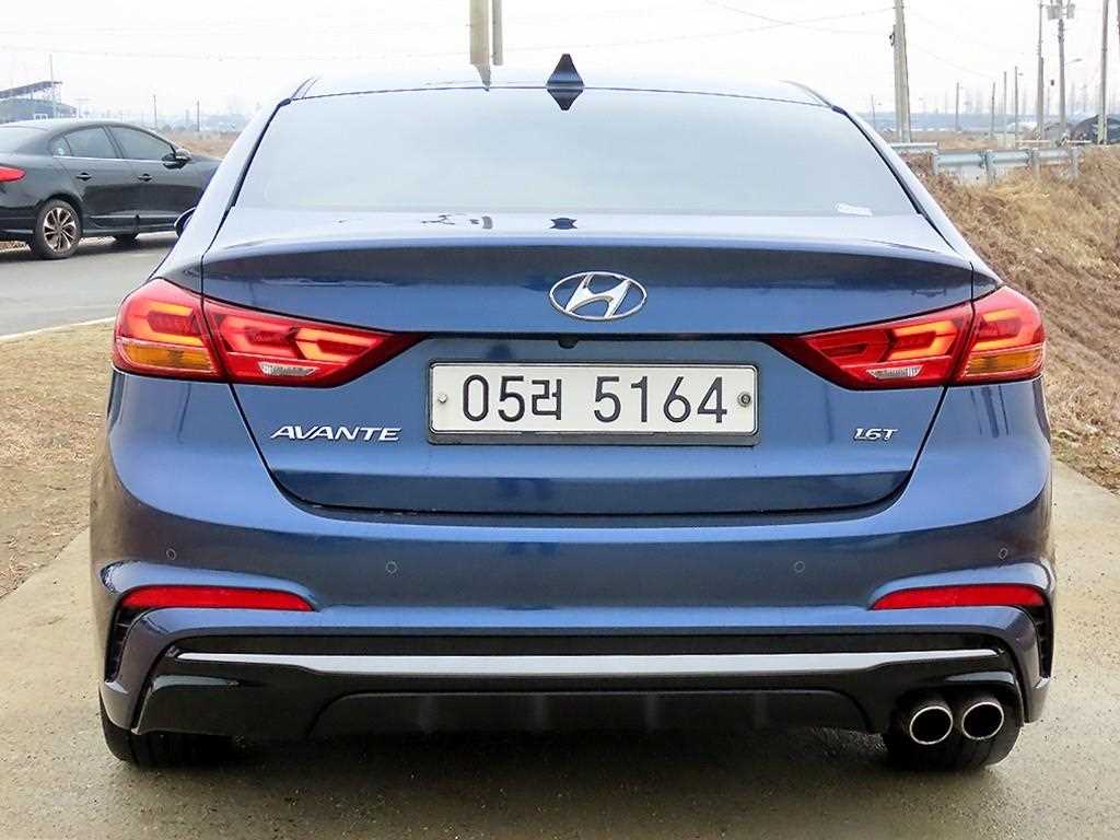 HYUNDAI Avante - Vista 4