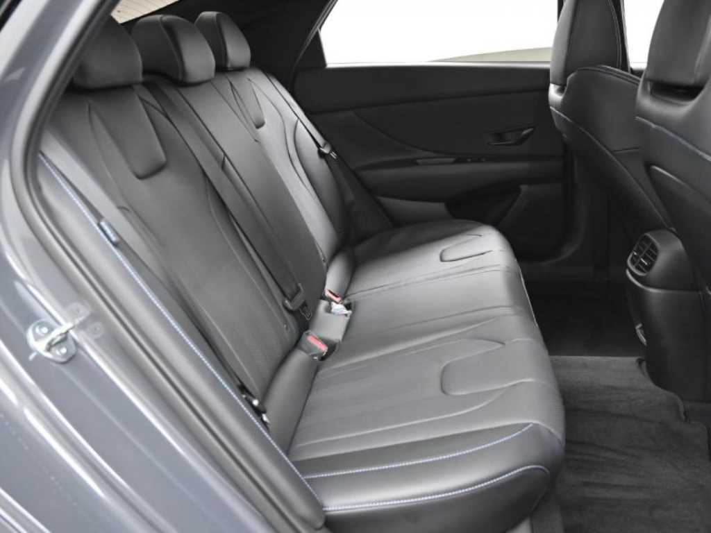 HYUNDAI Avante - Vista 12