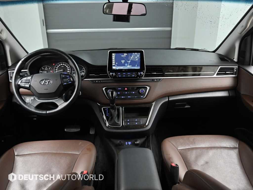 HYUNDAI Starex - Vista 7