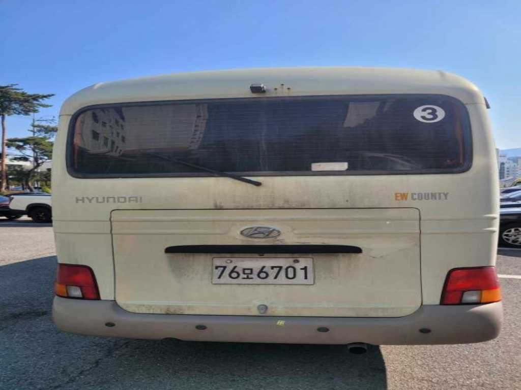 medium and large bus Hyundai bus - Vista 4