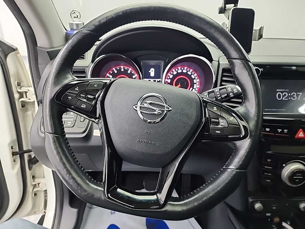 Ssangyong Tivoli - Vista 9