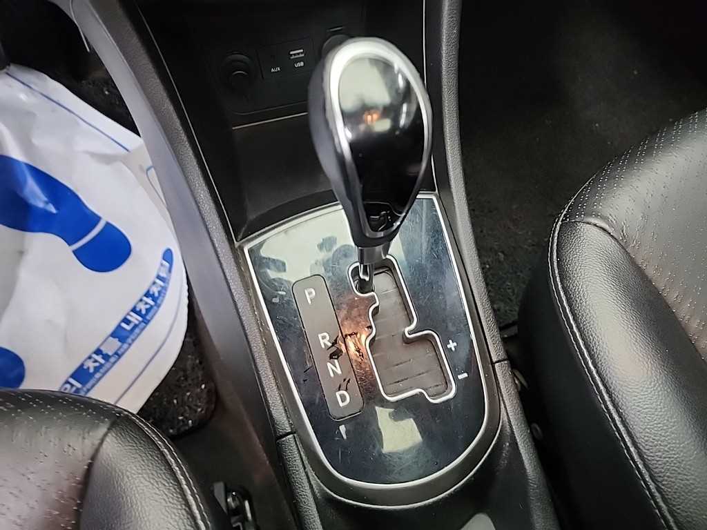 HYUNDAI Accent - Vista 8