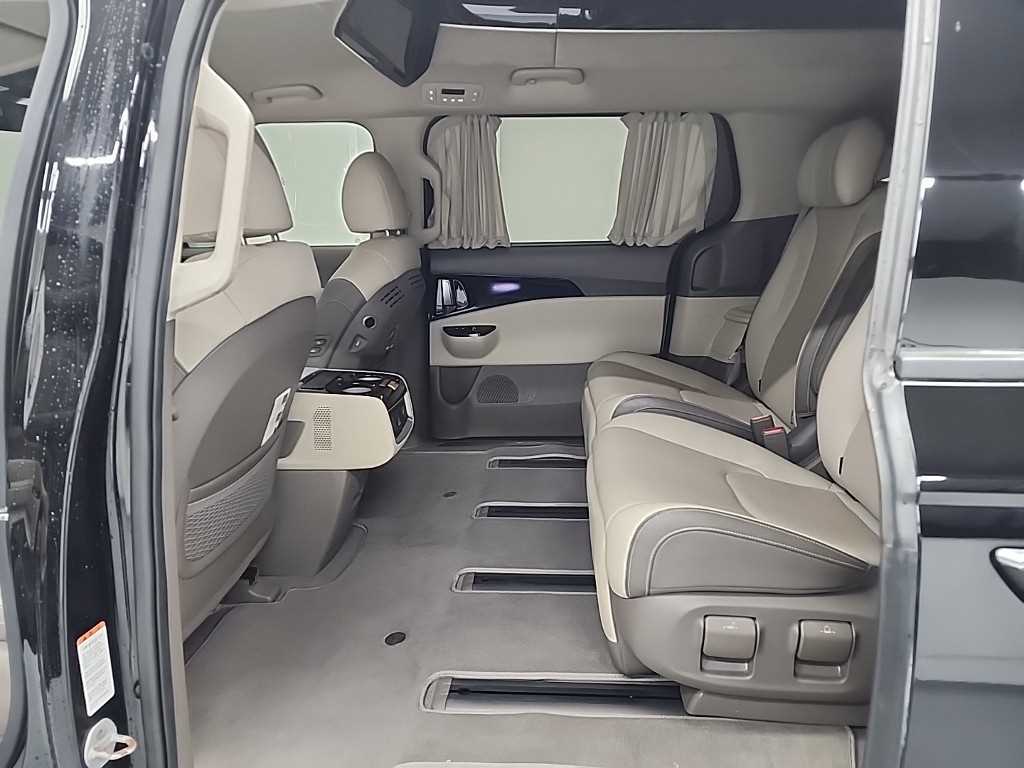 KIA Carnival - Vista 12