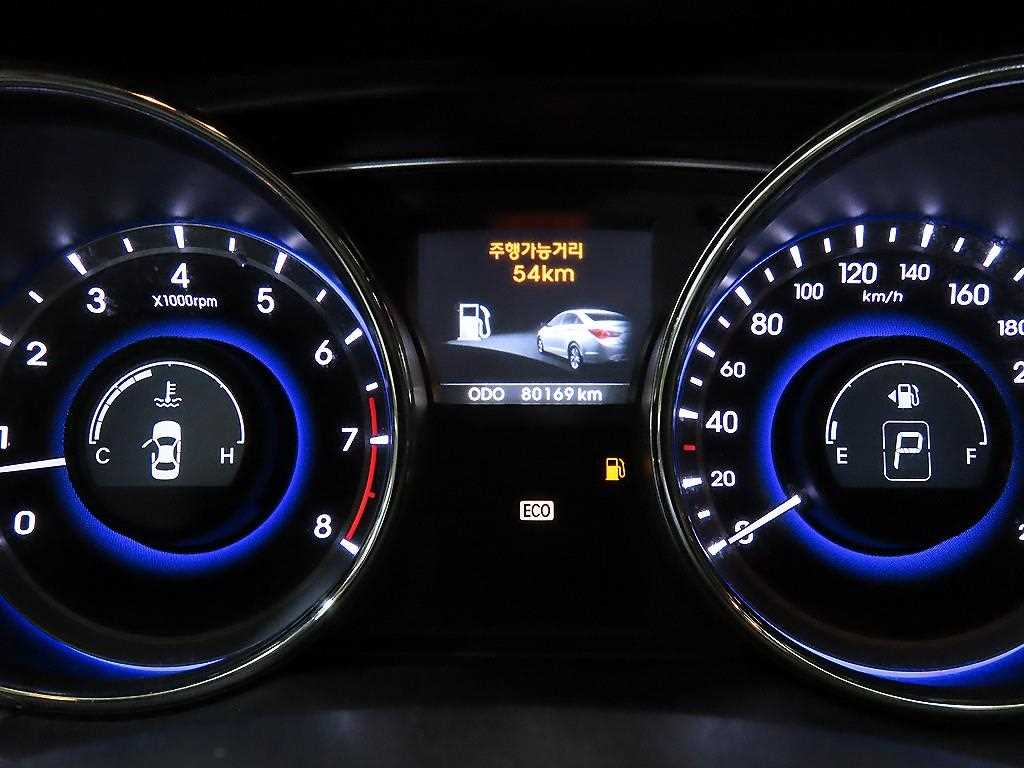 HYUNDAI Sonata - Vista 8