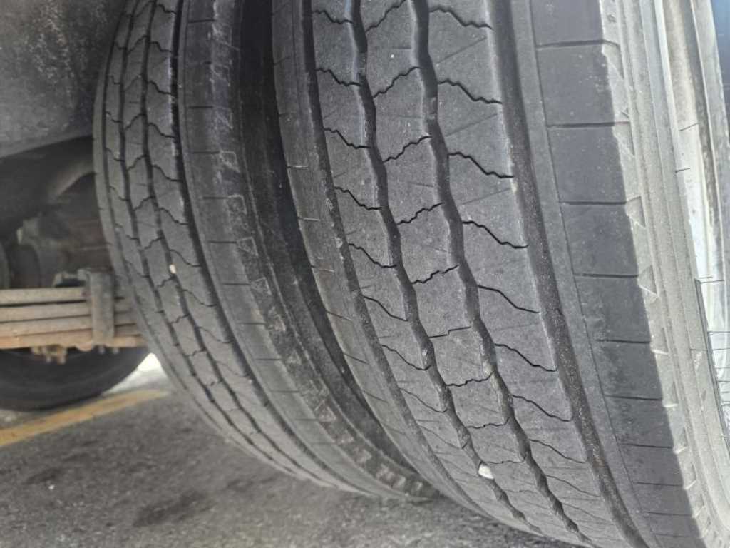 medium and large bus Hyundai bus - Vista 7