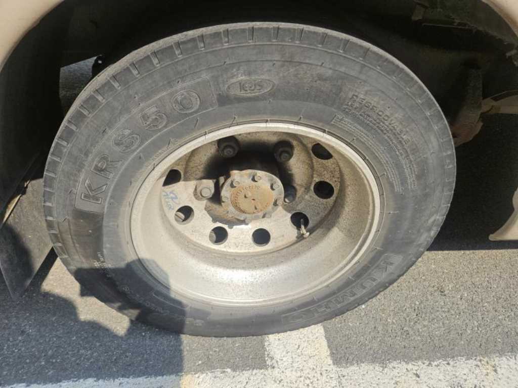 medium and large bus Hyundai bus - Vista 12