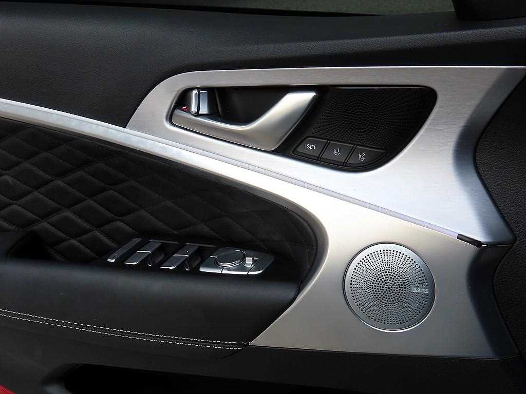 Genesis G70 - Vista 11