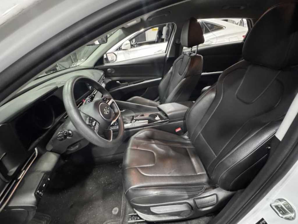 HYUNDAI Avante - Vista 11