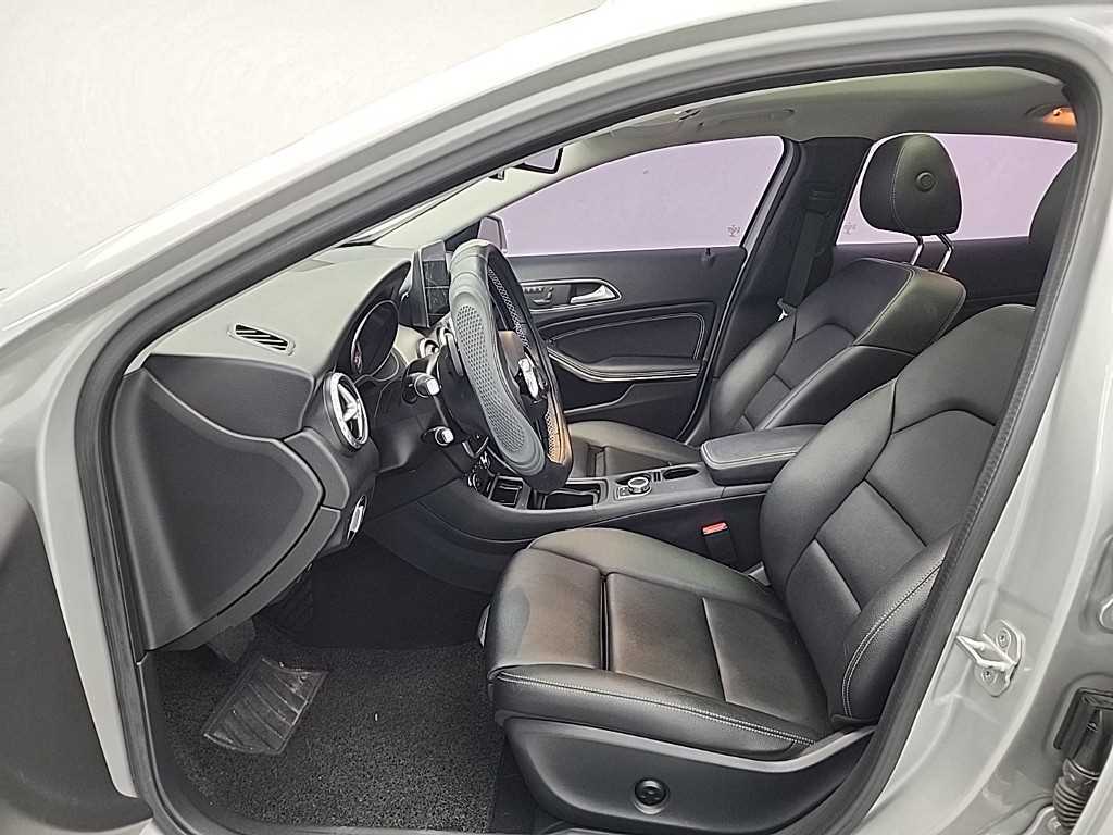 Mercedes Benz GLA Class - Vista 11