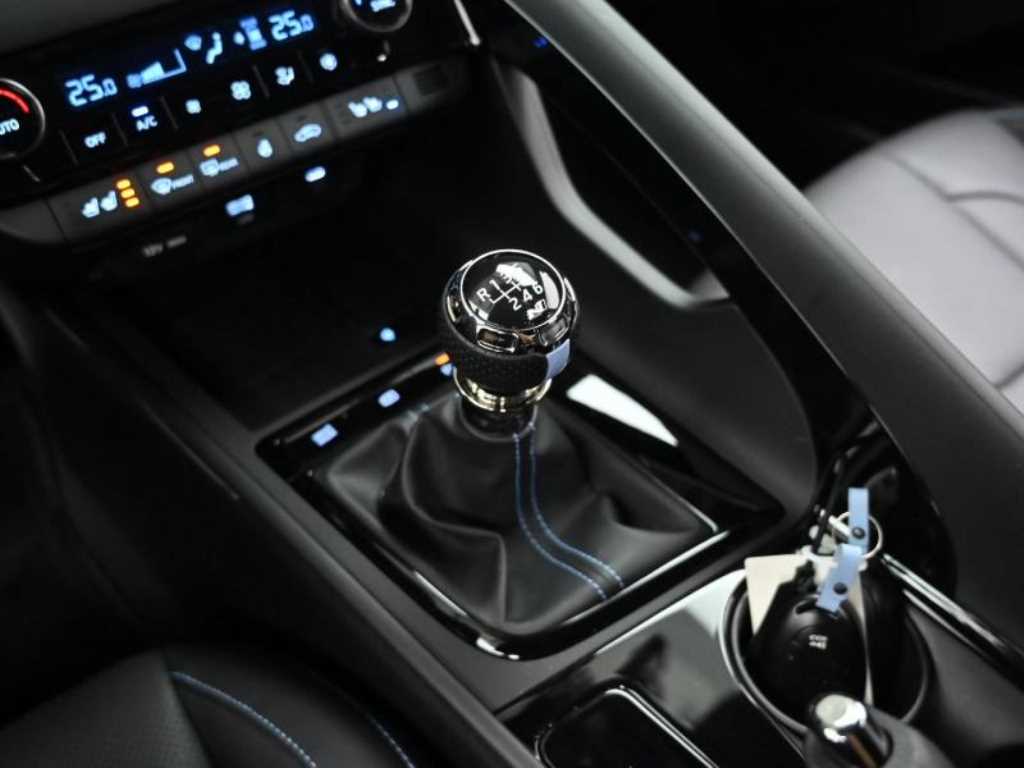 HYUNDAI Avante - Vista 9