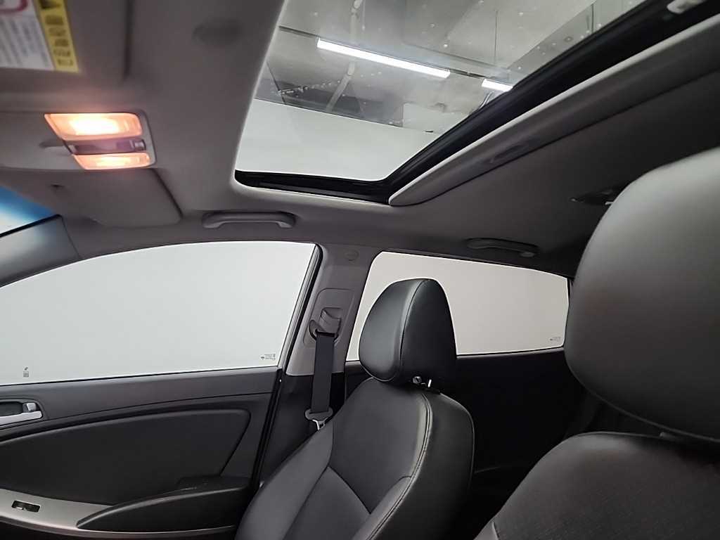 HYUNDAI Accent 2016 Blanco - Importación desde Corea - HF Imports Iquique - Foto 13