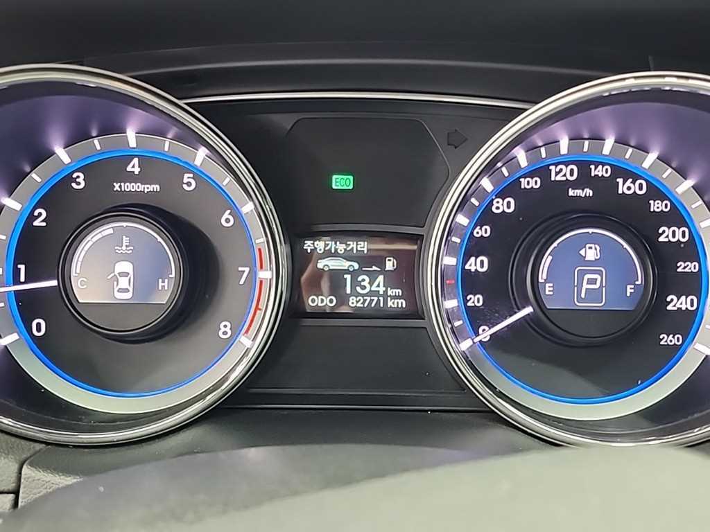 HYUNDAI Sonata - Vista 6